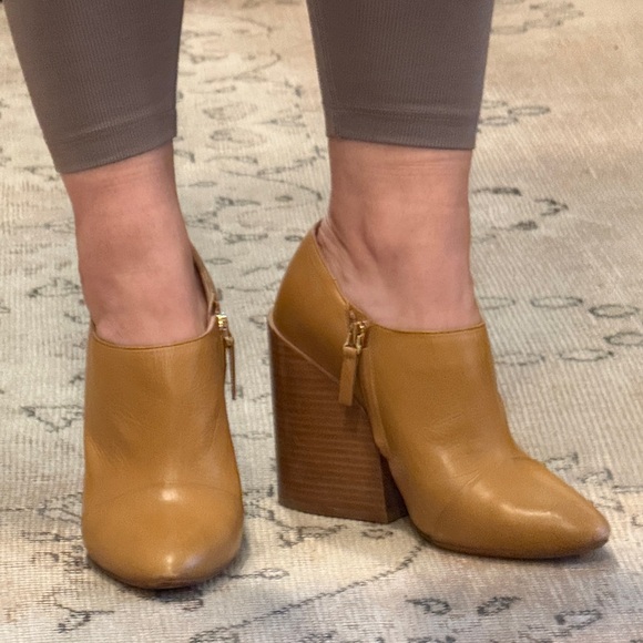 CHLOE Stabio Tan Leather Chunky Heel Booties sz IT 37.5 (fits like US 7) - Picture 7 of 16